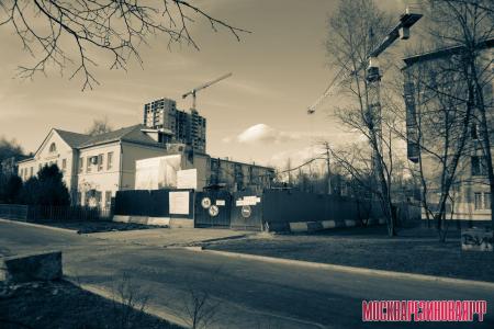 Строительство жилого дома по реновации в районе Ивановское. Фото Бегущего Риэлтора.